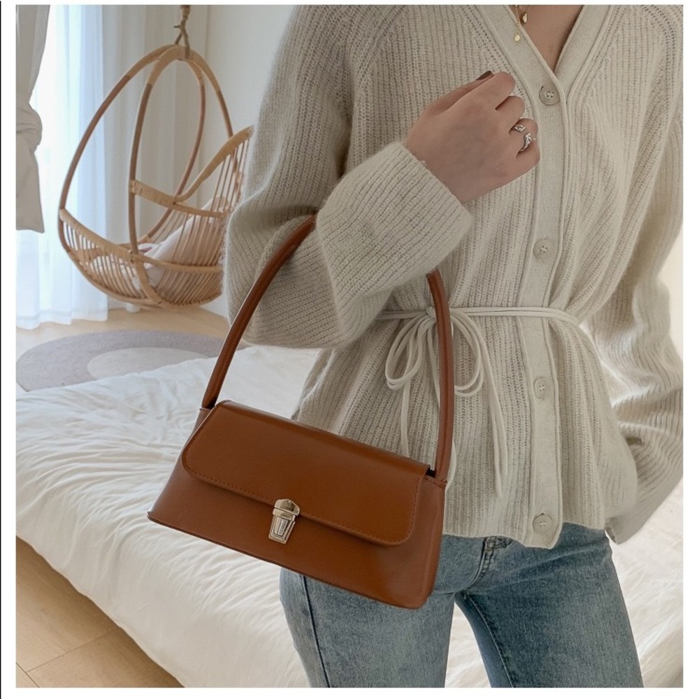 Trendy handbag in brown